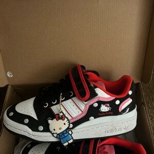 Adidas forum low Hello Kitty Black and White red size 6